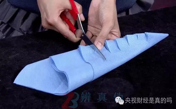 不用针线就能自制购物袋是真的。每隔大概两指的距离依次剪口——辨真伪网