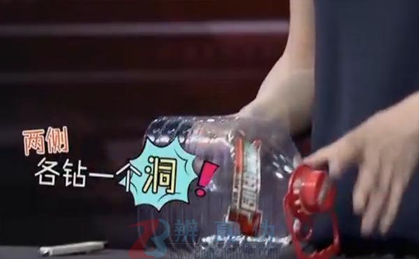 用塑料瓶就能做防水纸巾筒是真的。两侧各钻一个小洞——辨真伪网